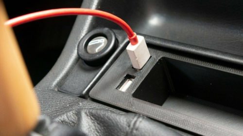 BMW E30 Ablagefach mit USB-Anschluss