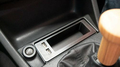 Ablagefach BMW E30 mit Handyanschluss USB