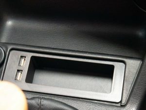 BMW E30 Aschenbechereinsatz mit USB-Anschluss