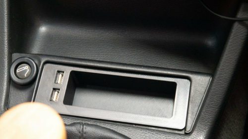 BMW E30 Aschenbechereinsatz mit USB-Anschluss