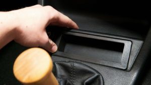 Einfach Austauschen - Aschenbecher gegen Ablagefach im BMW E30