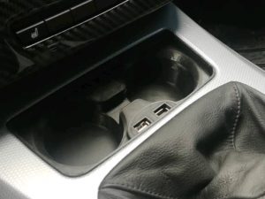 BMW E90 USB Ladegerät mit Getränkehalter Mittelkonsole Ablagefach E91 E92 E93