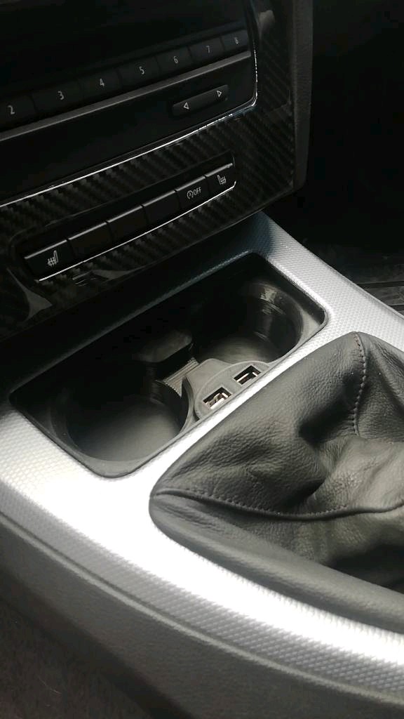 BMW E90 USB Ladegerät mit Getränkehalter Mittelkonsole Ablagefach